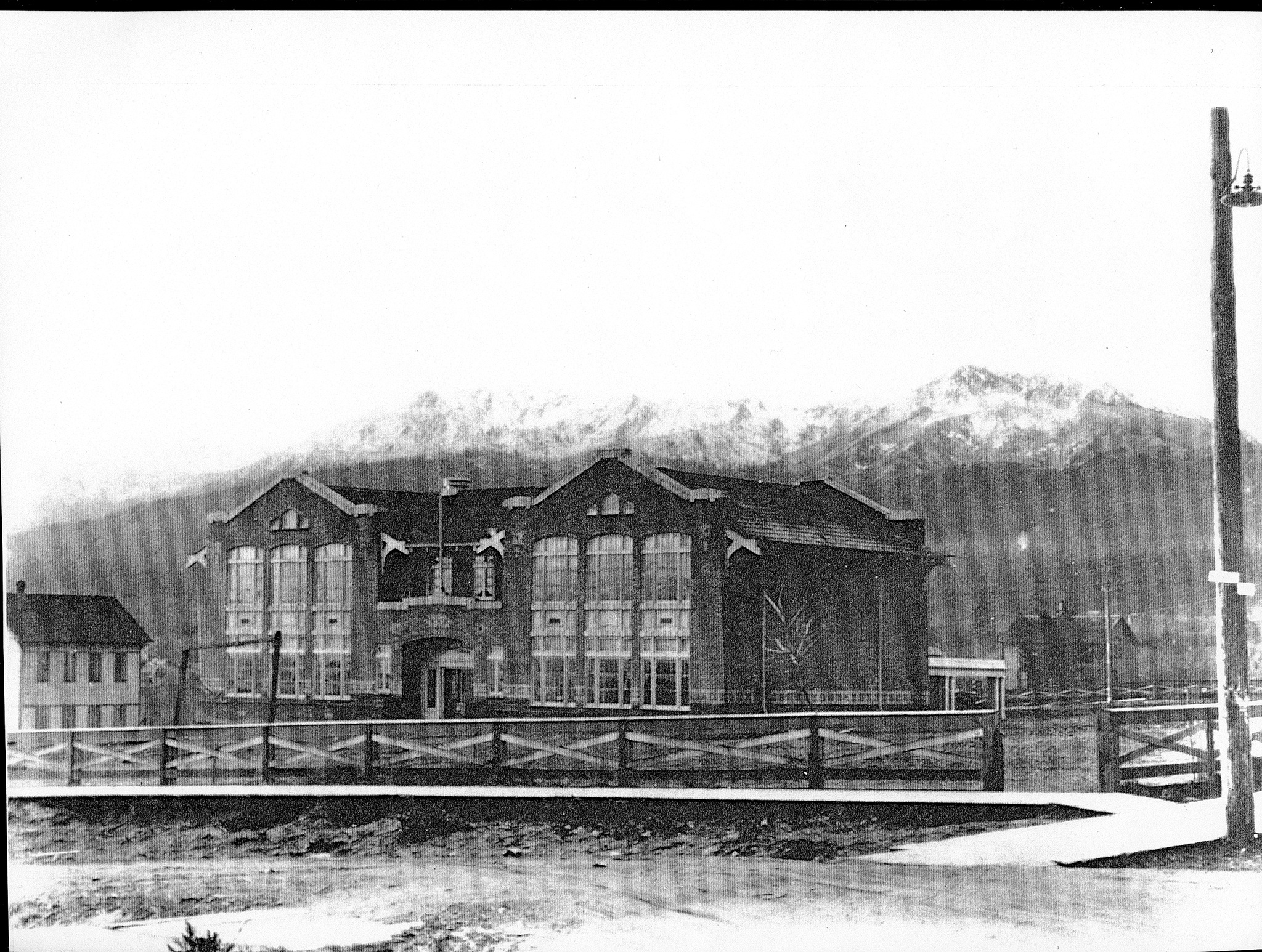 August picture from the past                                Most of you recognize this old school, and I hope you will send your memories and comments in to be included in the September column. This year celebrates 100 years for this school, and there will be an open house to commemorate this special anniversary. Write to bretches1942@gmail.com or to Alice Alexander at 204 W. Fourth St., Apt 14, Port Angeles, WA 98362, with your memories to be included in the September column.