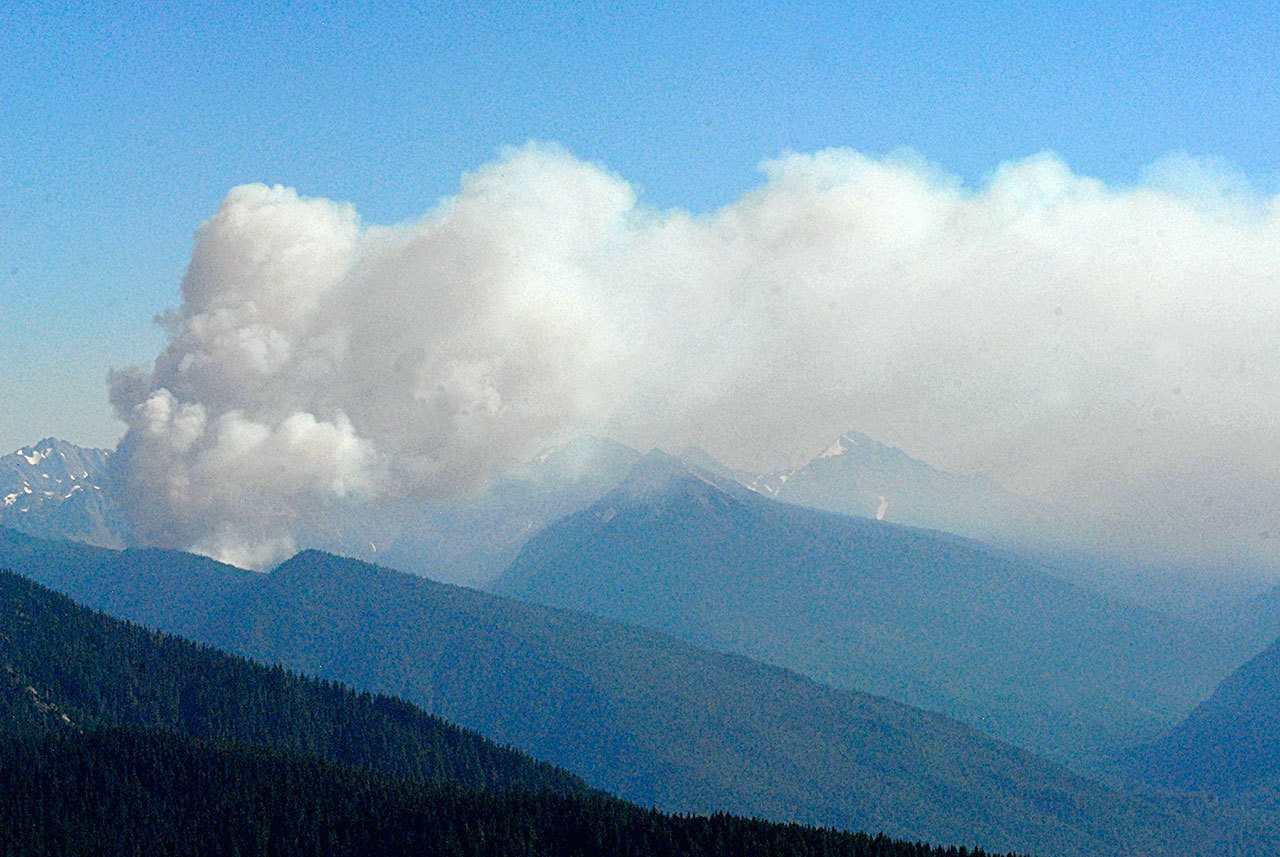 Smoke from the Hayes Fire sends plumes of smoke across Olympic National Park on Friday. (Keith Thorpe/Peninsula Daily News)