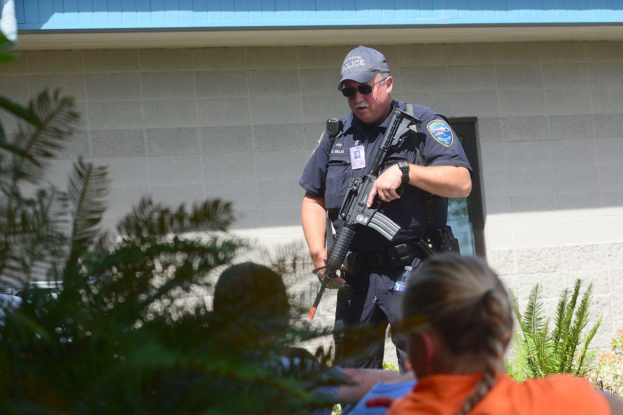 Randy Kellas of the Sequim Police Department talks to children during a school shooting drill at Greywolf Elementary School in Carlsborg on Friday. (Jesse Major/Peninsula Daily News)