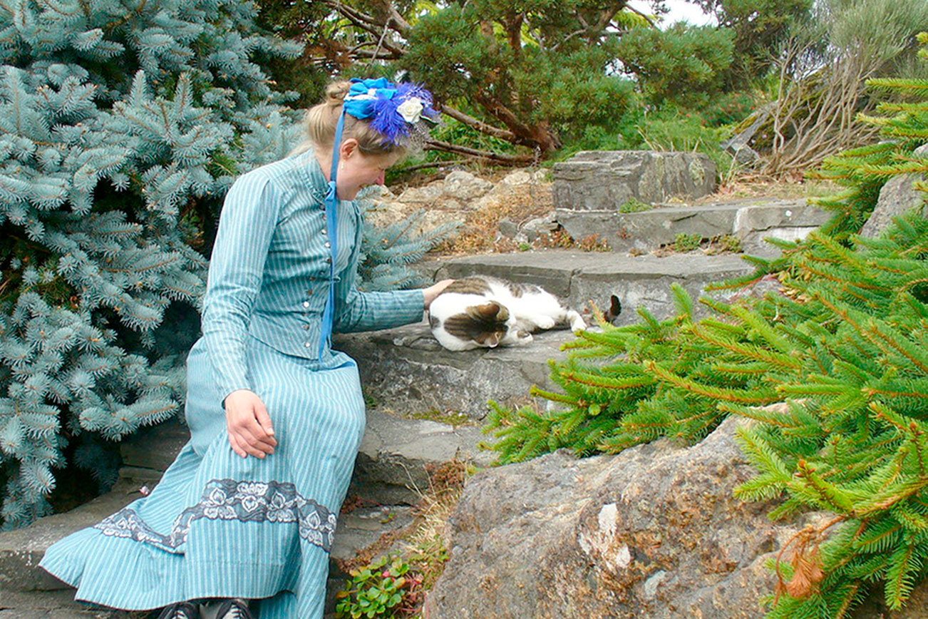 Port Townsend couple ejected from garden for Victorian dress