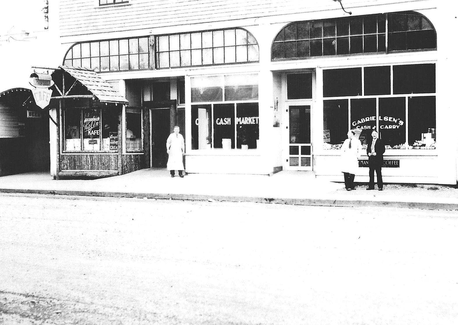 September picture from the past                                Do you know what 1935 building this is? Hint: It is west of Port Angeles. It is no longer standing. If you know or have a guess, email Alice Alexander at bretches1942@gmail.com or write to her at 204 W. Fourth St., Apt. 14, Port Angeles, WA 98362, and she will use your comments in her Oct. 2 column.                                Picture from the Past                                Do you know what 1935 building this is? Hint: It is west of Port Angeles. It is no longer standing. If you know or have a guess, email Alice Alexander at bretches1942@gmail.com or write to her at 204 W. Fourth St., Apt. 14, Port Angeles, WA 98362, and she will use your comments in her Oct. 2 column.