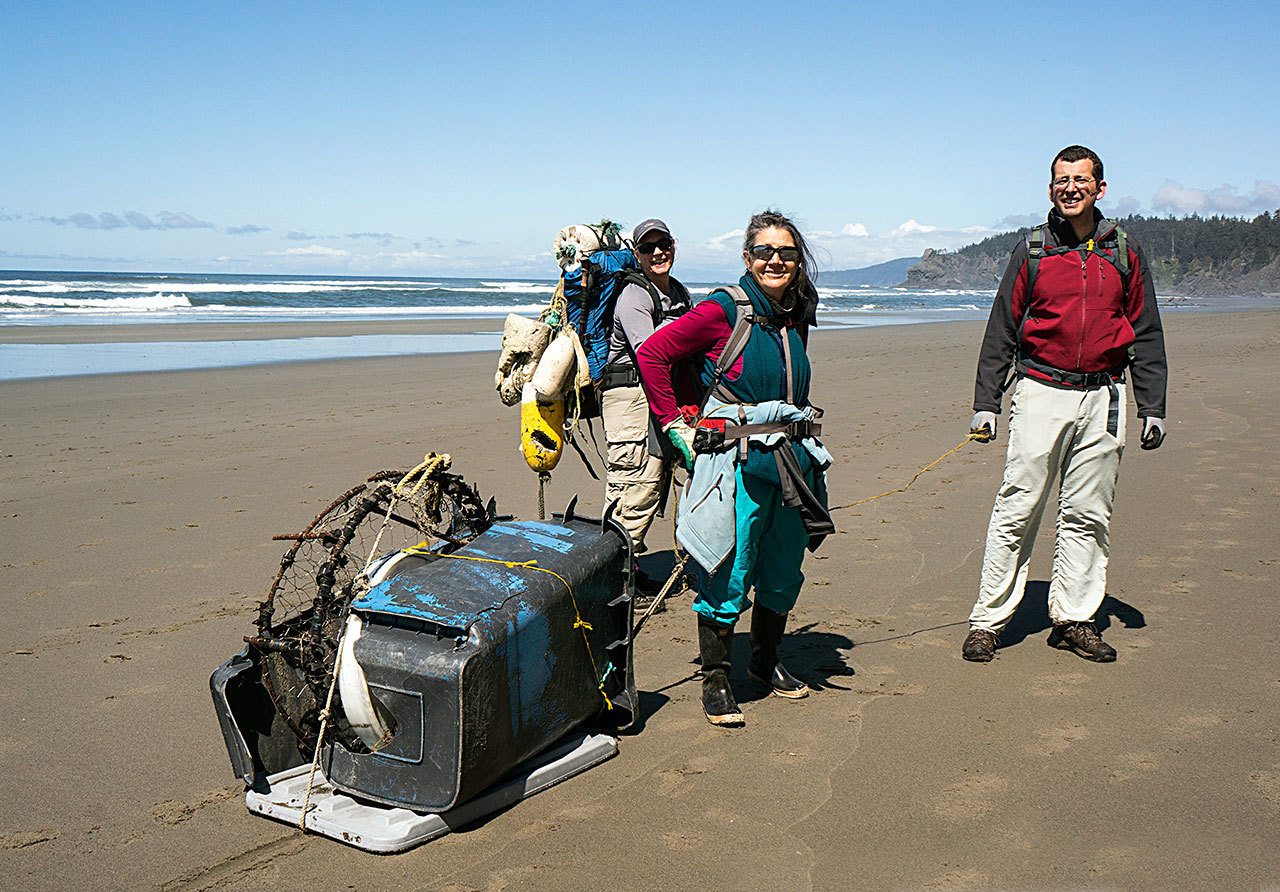 Volunteers on a north coast beach participate in a recent beach cleanup. (Heidi Walker/Washington CoastSavers)