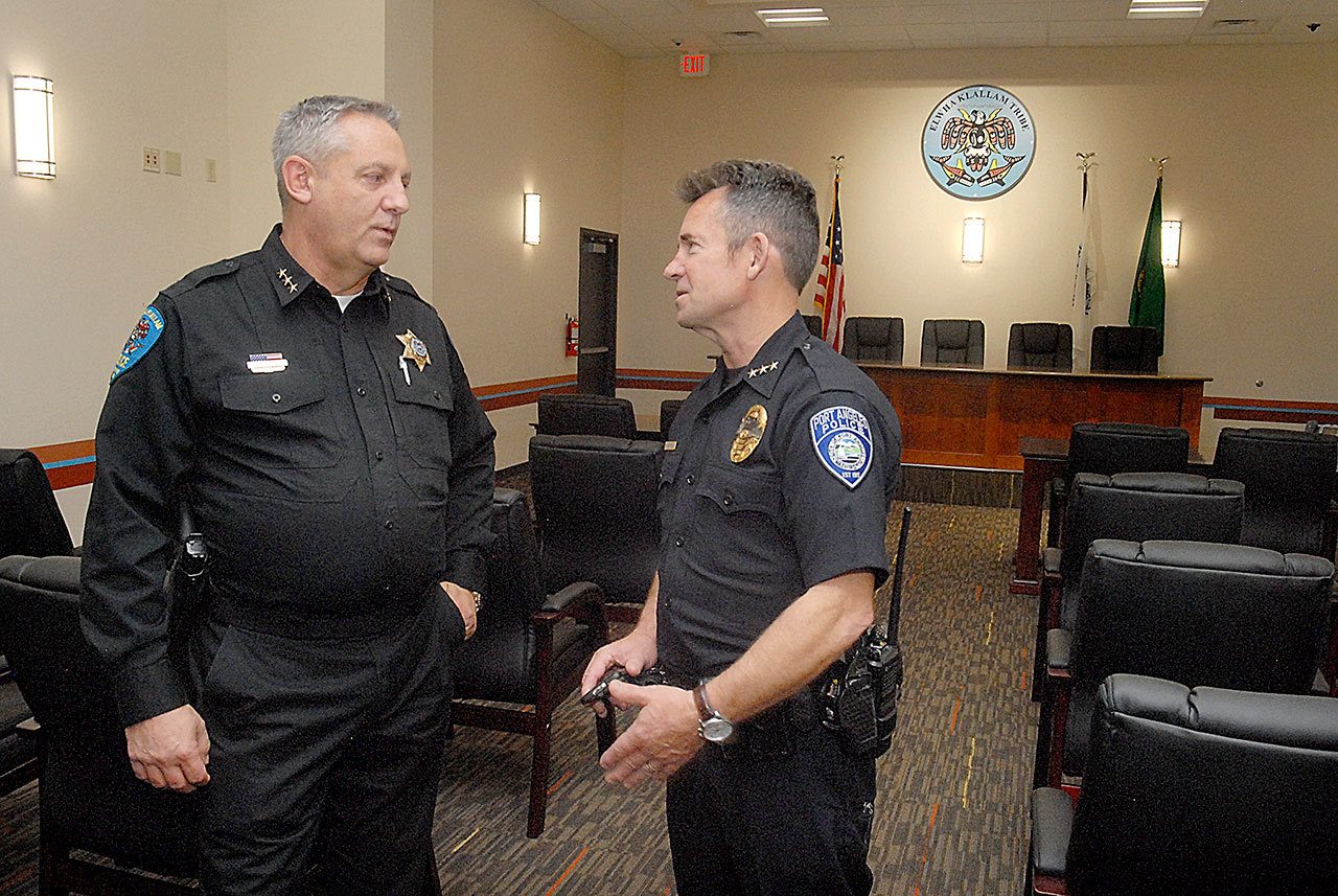 Lower Elwha Klallam Tribal Police Chief Jeff Gilbert, left, talks with Port Angeles Police Chief Brian Smith in a courtroom of the tribe’s newly opened justice center during an open house Tuesday. (Keith Thorpe/Peninsula Daily News)