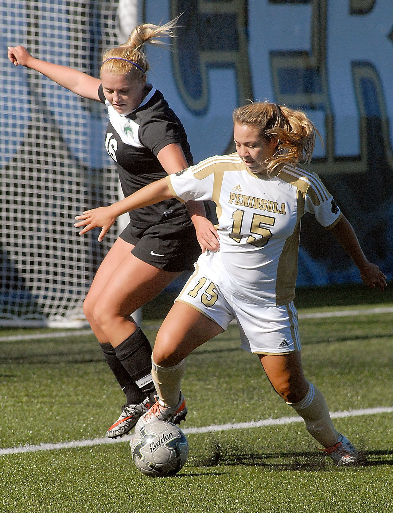 Keith Thorpe/Peninsula Daily News Peninsula’s Marriah Perez, right, battles for ball control with Shoreline’s Taylor Simmons in the first half on Wednesday in Port Angeles.