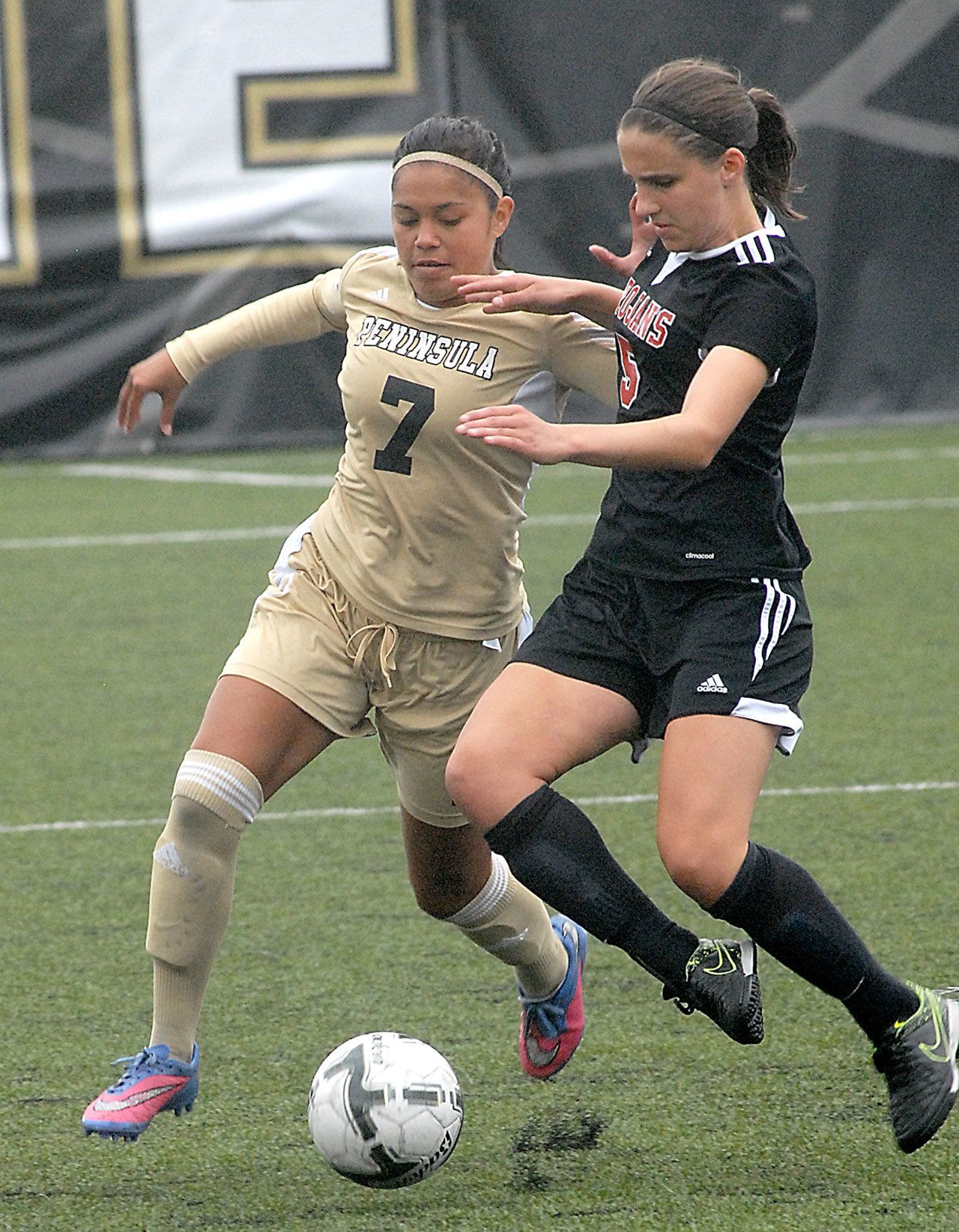 Keith Thorpe/Peninsula Daily News                                Peninsula’s Hoku Afong, left, battles for the ball with Everett’s Karin Heisen in the second half of the Pirates 1-0 win.