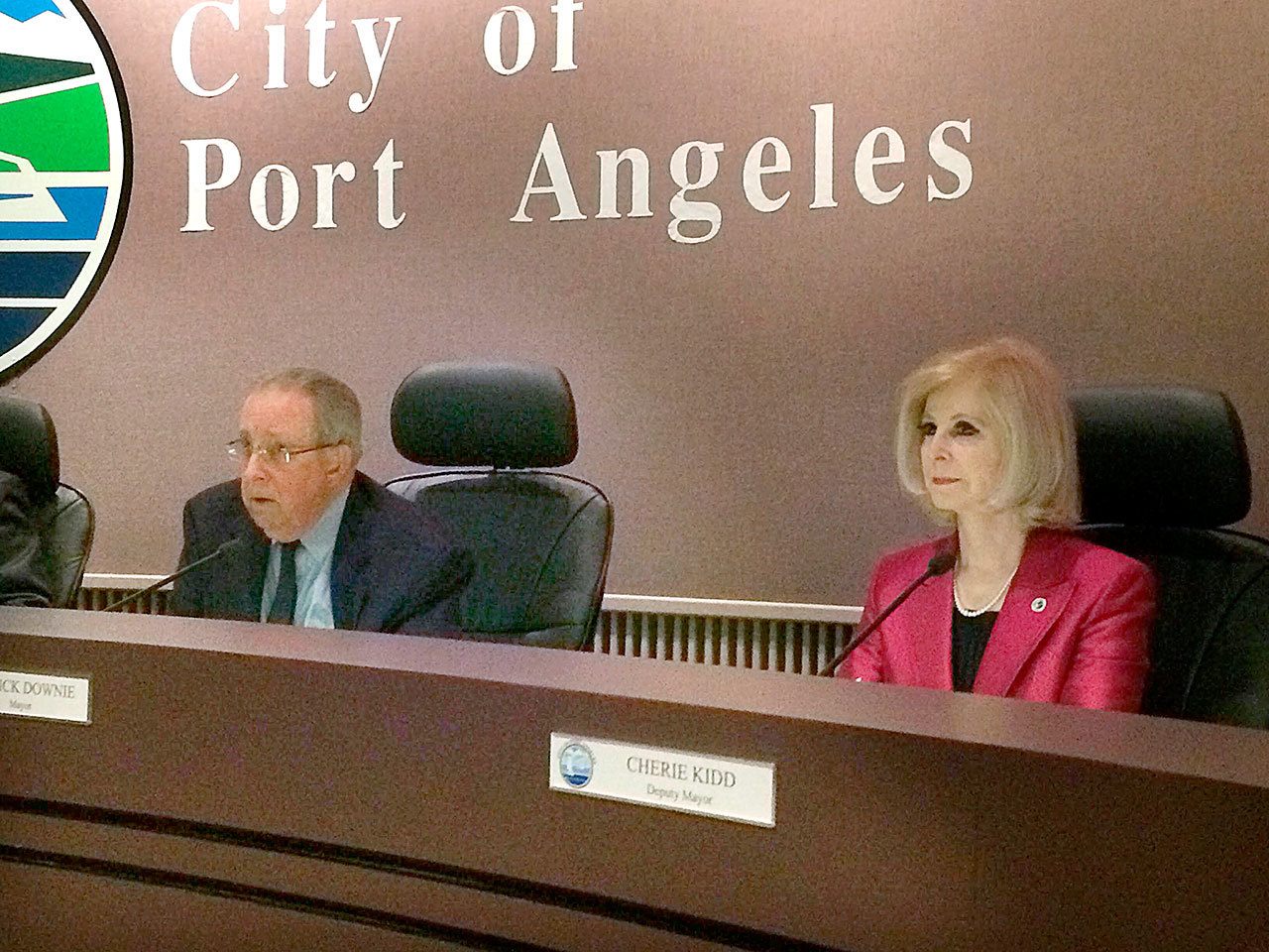 The Port Angeles City Council approved Mayor Patrick Downie reading a statement Tuesday about council members following the Open Public Meetings Act rather than admonish Deputy Mayor Cherie Kidd, right, for violating the ethics code. (Paul Gottlieb/Peninsula Daily News)