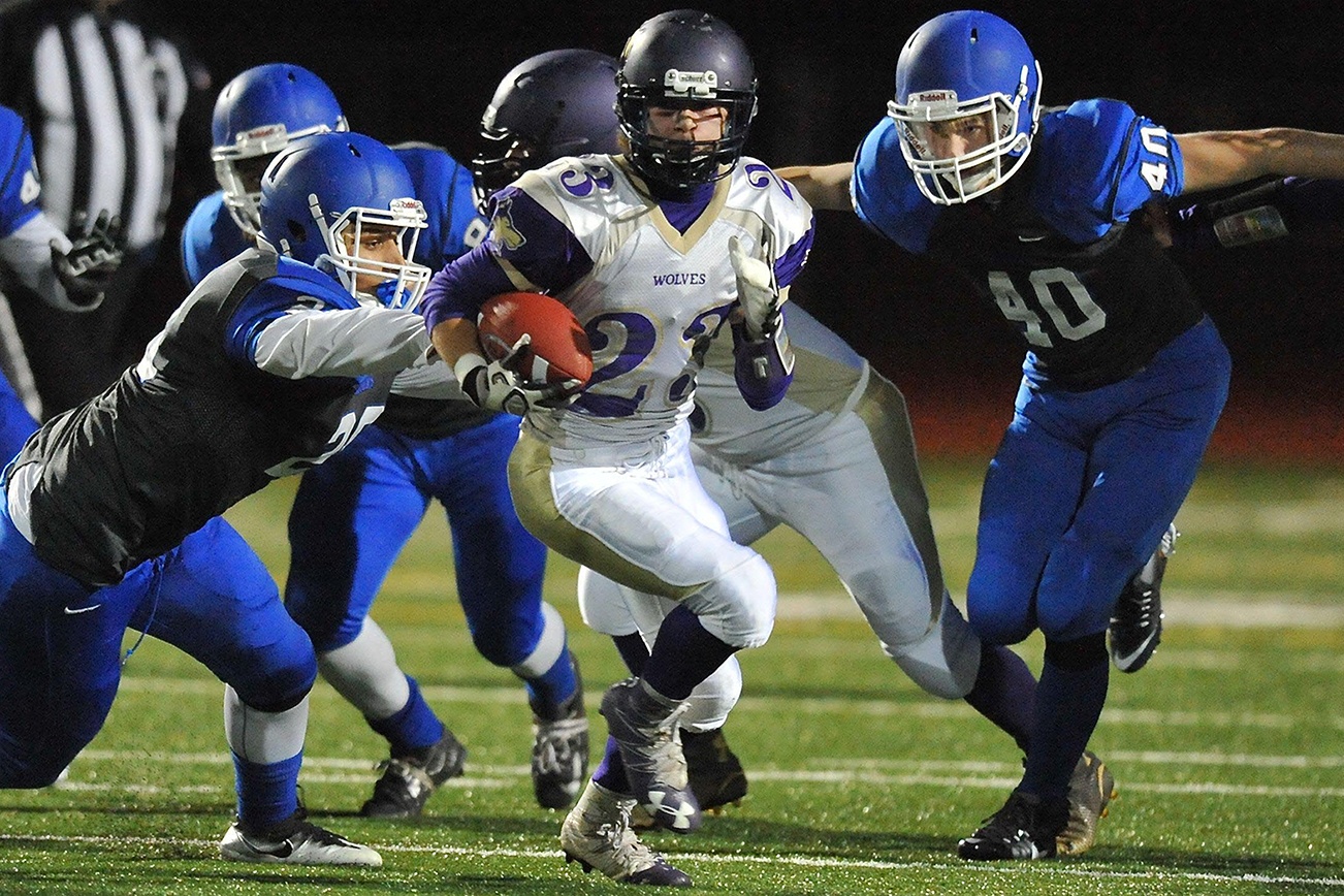 PREP FOOTBALL ROUNDUP: Sequim rockets past Olympic in crucial Olympic League tilt