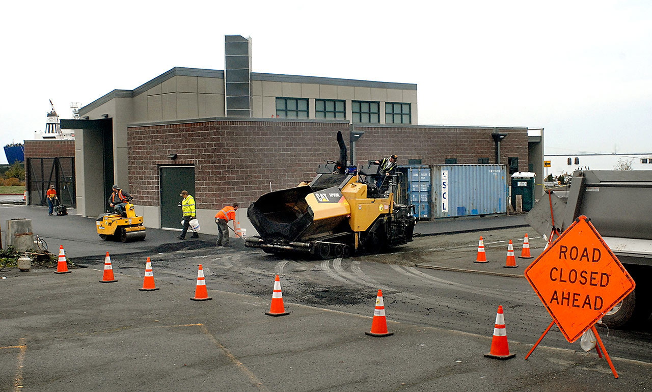 A paving crew from Lakeside Industries installs asphalt Wednesday around a new wastewater pump station along Marine Drive in Port Angeles. (Keith Thorpe/Peninsula Daily News)