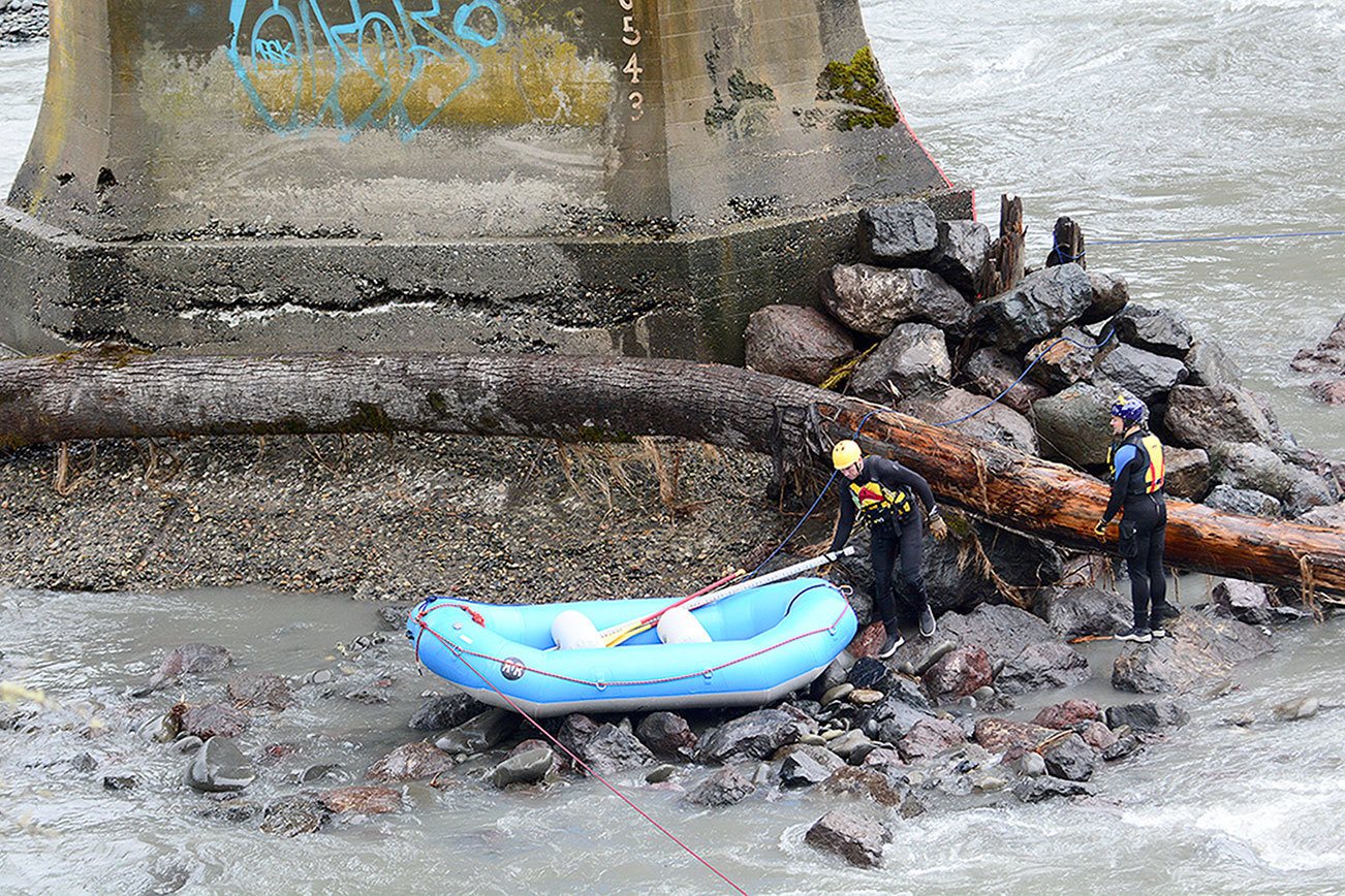 Several old cracks being monitored in Elwha River bridge