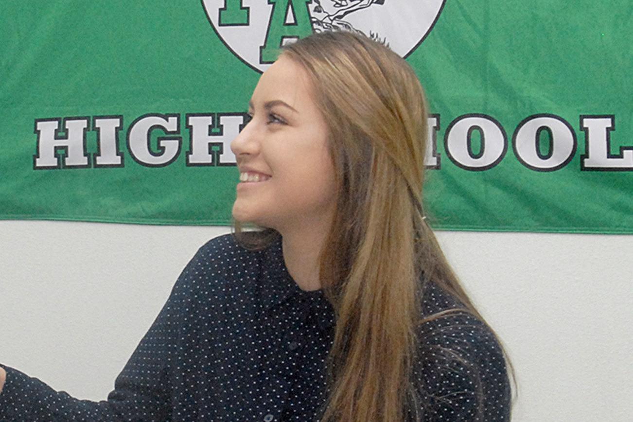 VOLLEYBALL: Port Angeles’ Robideau signs to play for Evergreeen State