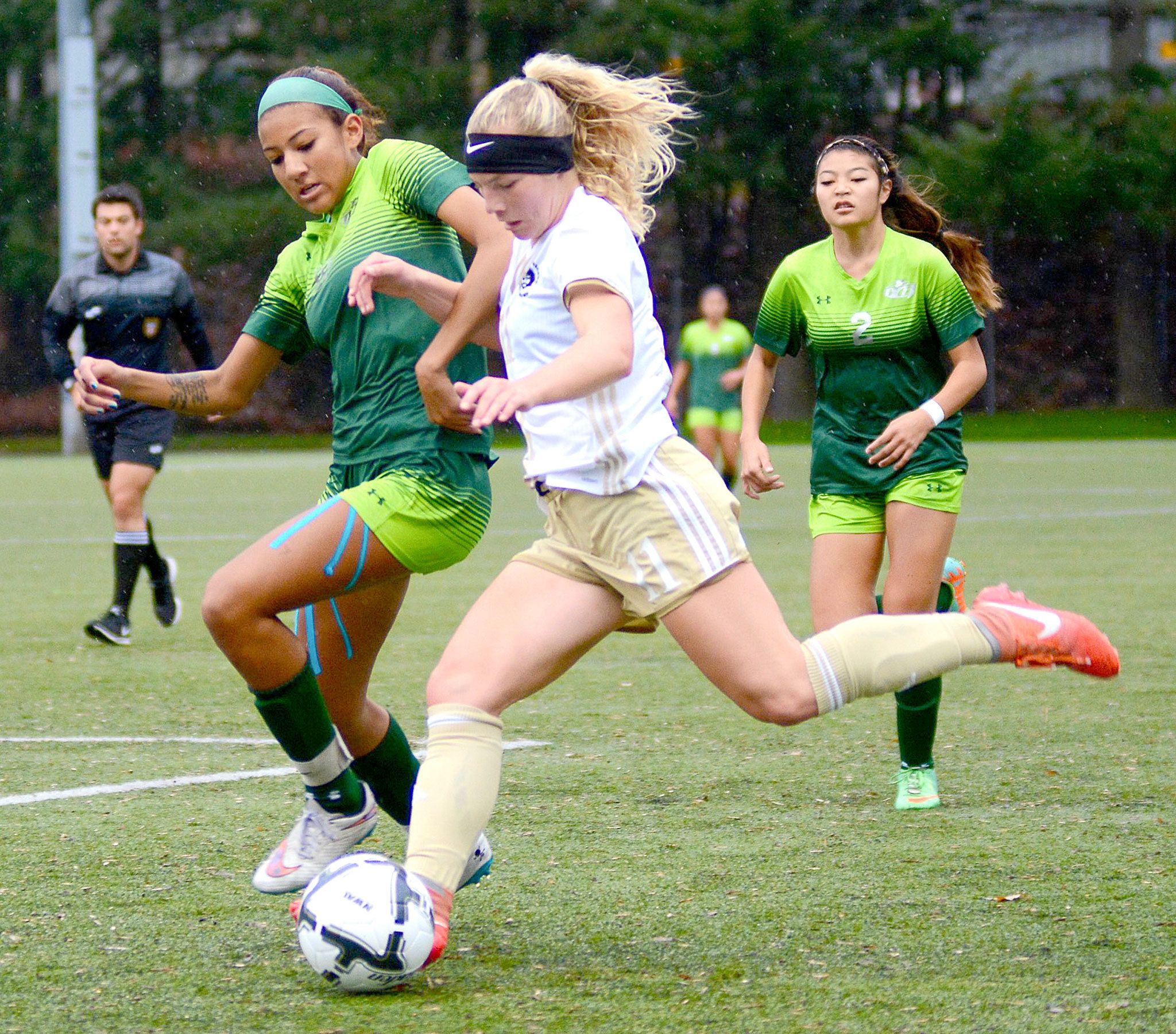 Jay Cline/For the Peninsula Daily News Peninsula’ Maddy Parton (11) dribbles against Highline during the women’s championship match Sunday. The women won in the second overtime 1-0.