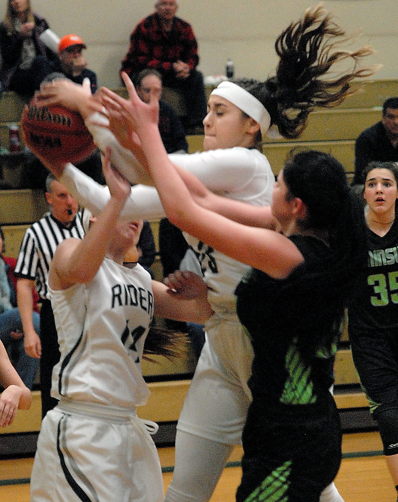 Keith Thorpe/Peninsula Daily News Port Angeles’ Kiana Robideau, top, slips past teammate Lauren Lunt, left, and Peninsula’s Taryn Richter in first-quarter action on Saturday in Port Angeles.