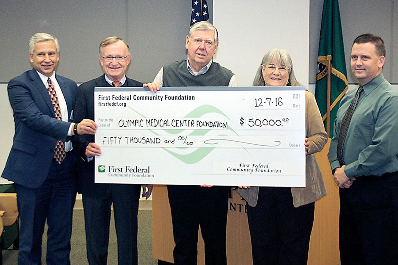 First Federal Foundation donates to cancer center