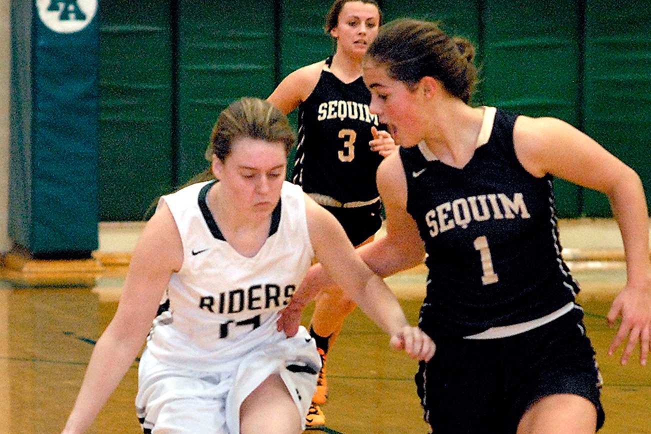 GIRLS BASKETBALL: Lunt’s five 3-pointers lead Riders to win over Sequim