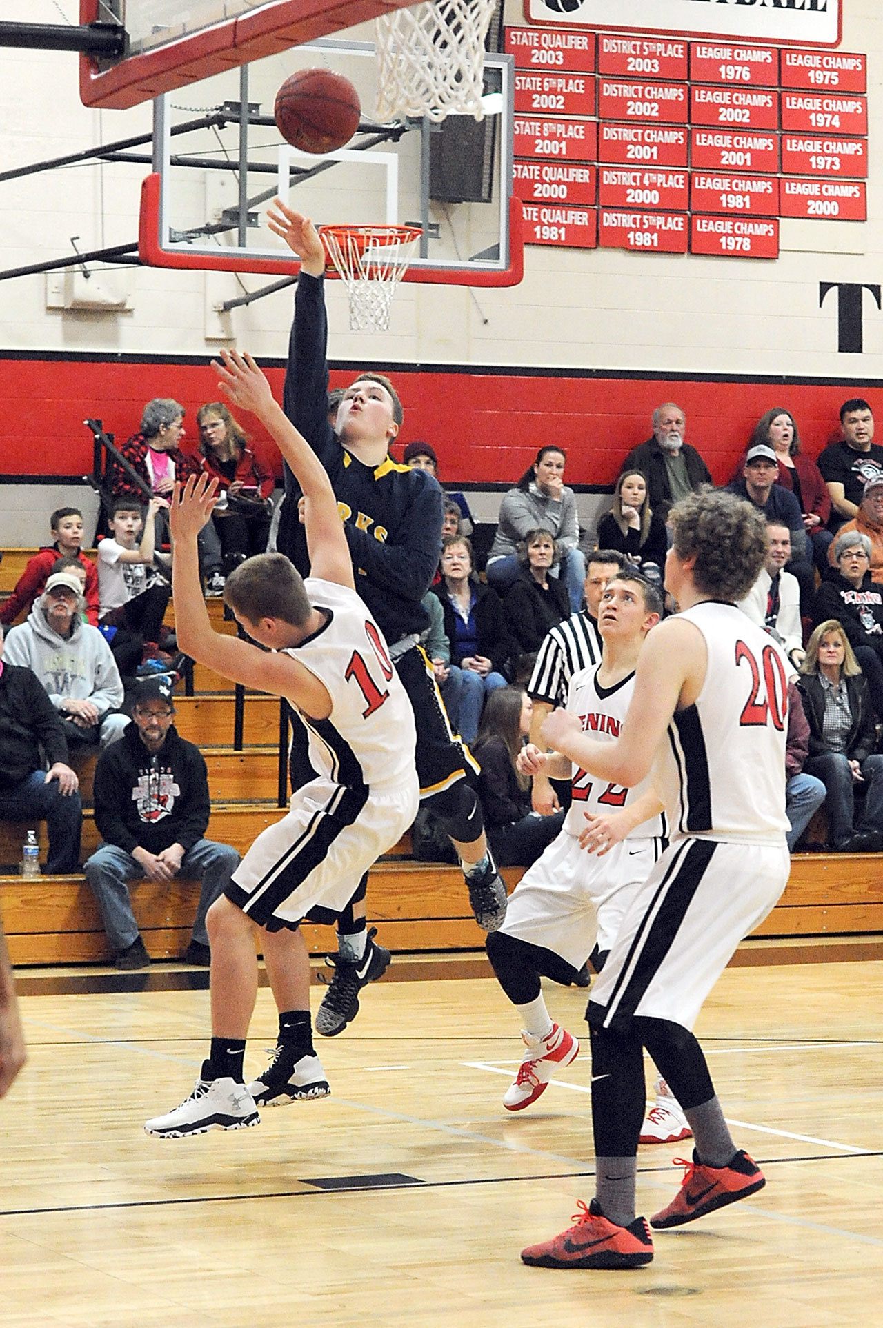 Lonnie Archibald/for Peninsula Daily News Forks&rsquo; Cort Prose scores over Tenino&rsquo;s Paxton Russell (10), Logan Brewer (22) and Alex Bratton (20) during the Spartans&rsquo; win over the Beavers.