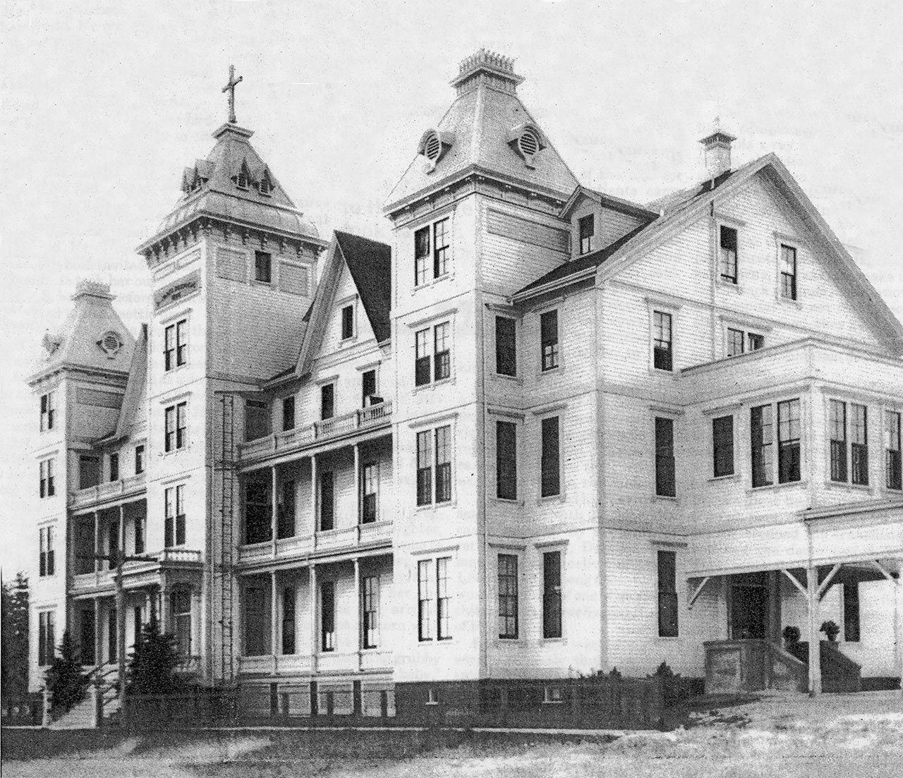 Jefferson County Historical Society                                Saint John’s Hospital in Port Townsend before 1929.