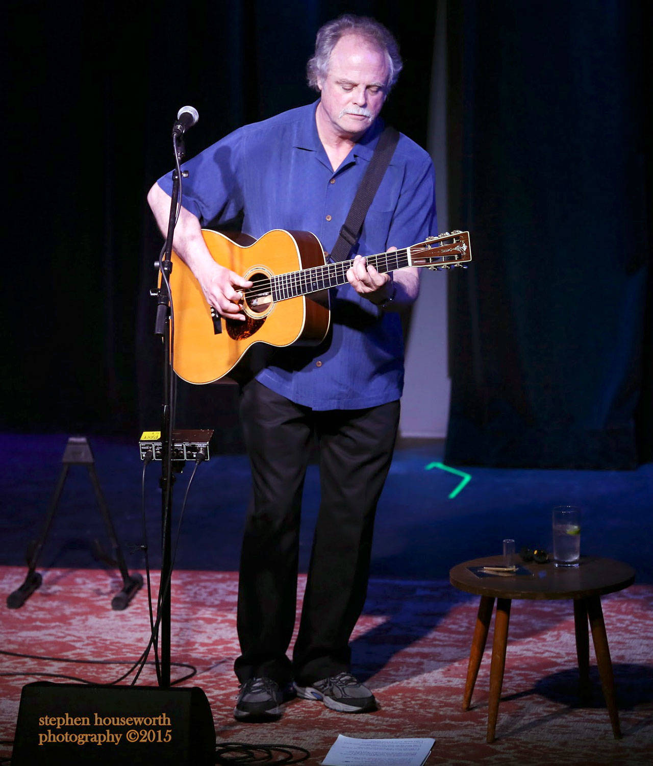 Pat Donohue will fingerpick in a performance in Port Townsend this evening.