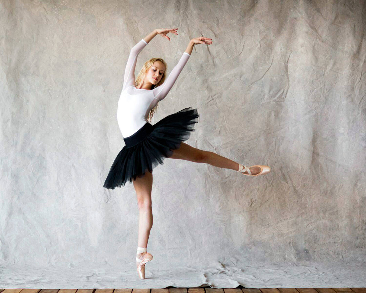 Guest ballerina Lauren Ostrander, an apprentice with the National Ballet of Canada, will perform the lead role of Princess Aurora in Ballet Workshop’s “Sleeping Beauty” on Saturday and Sunday. (Karolina Kuras)