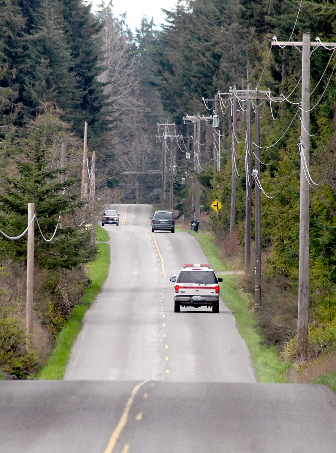 Traffic makes its way down Lower Elwha Road west of Port Angeles on Tuesday. (Keith Thorpe/Peninsula Daily News)