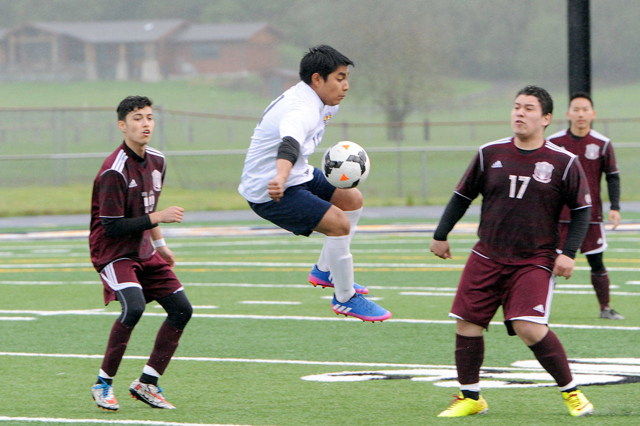 Lonnie Archibald/for Peninsula Daily News Forks&rsquo; Miguel Ramirez competes with Montesano&rsquo;s Luis-A Muro (left) and Ben Lopez for ball control during the Bulldogs&rsquo; 3-0 Evergreen League win.