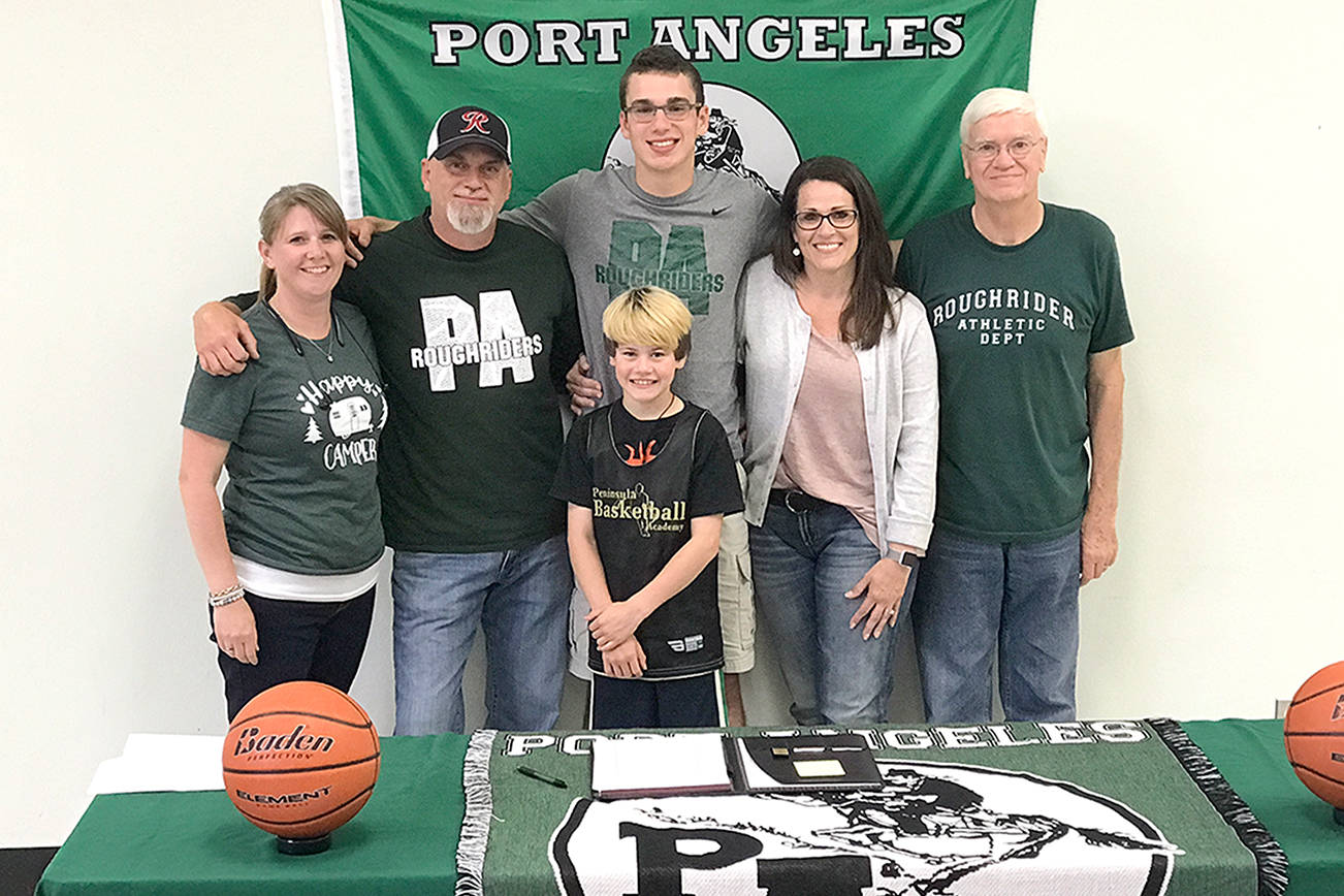 COLLEGE BASKETBALL: Port Angeles’ Angevine to play for Peninsula