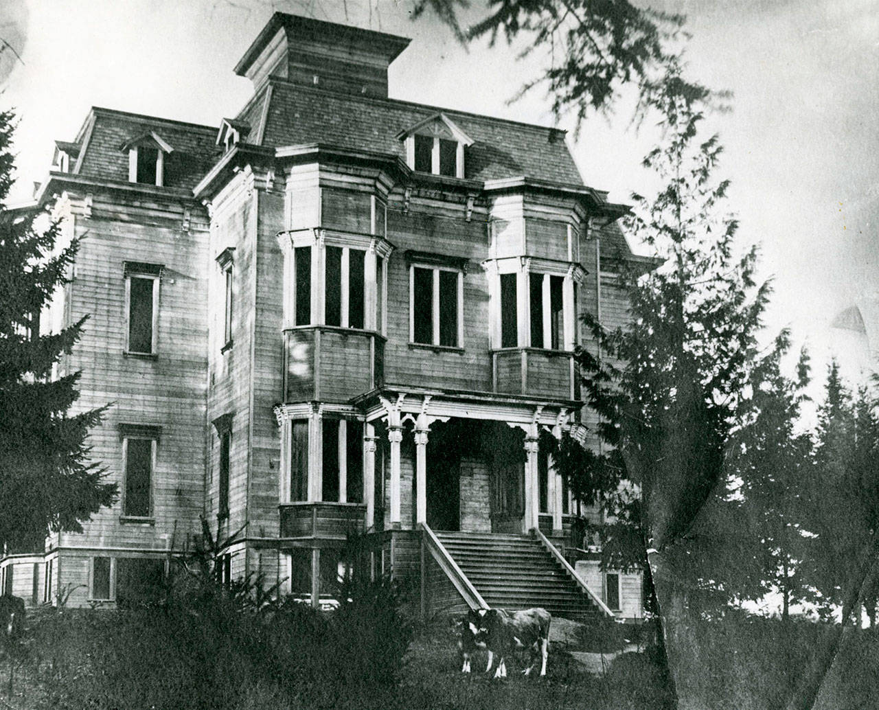 The derelict Mountain View Hotel is shown in 1910. (Jefferson County Historical Society)