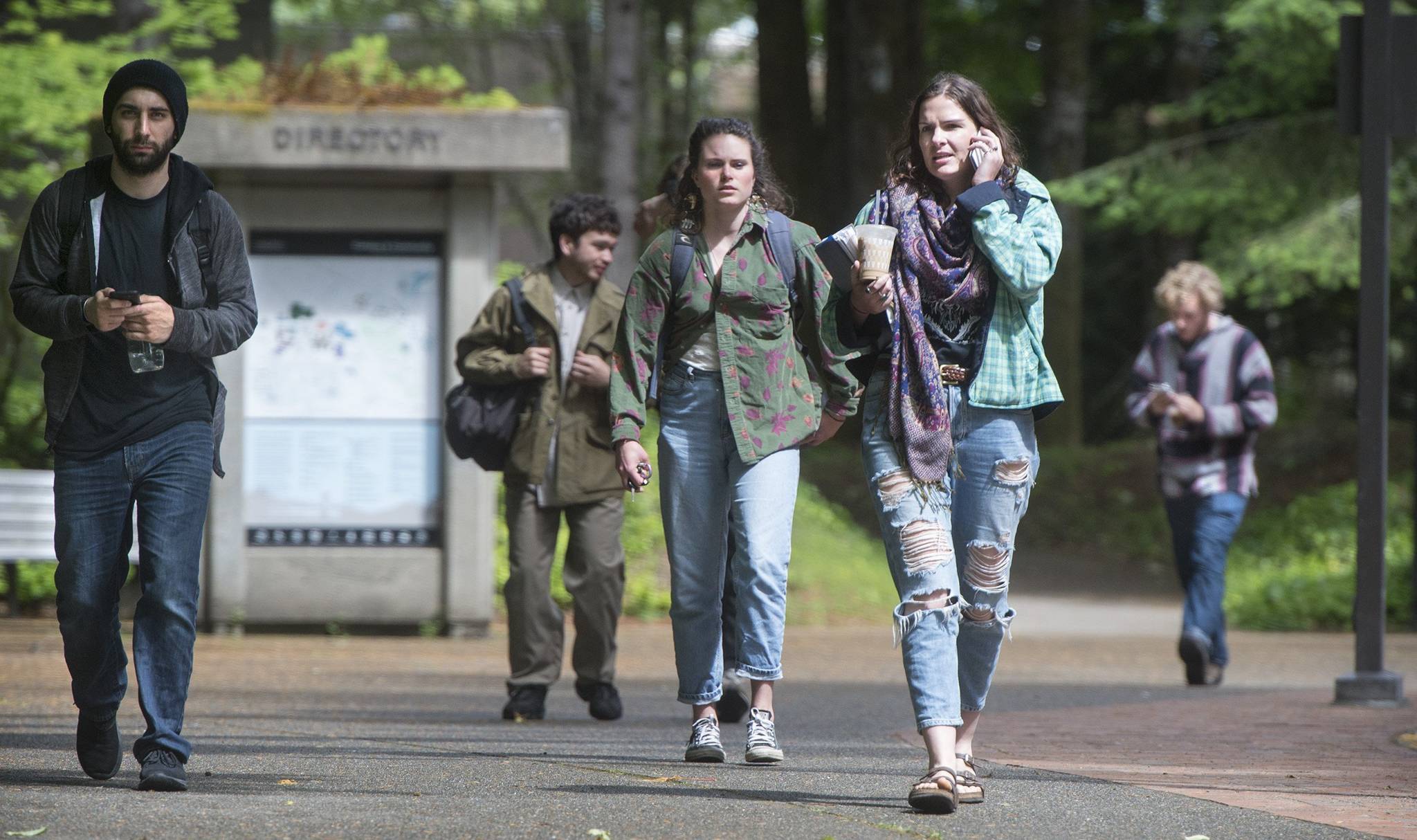 Tony Overman/The Olympian via AP                                Students leave The Evergreen State College campus in Olympia after a threat prompted a student alert and evacuation Thursday. The announcement posted on the school’s website Thursday asked everyone to leave the Olympia campus or return to residence halls for further instructions. The post did not provide other details.