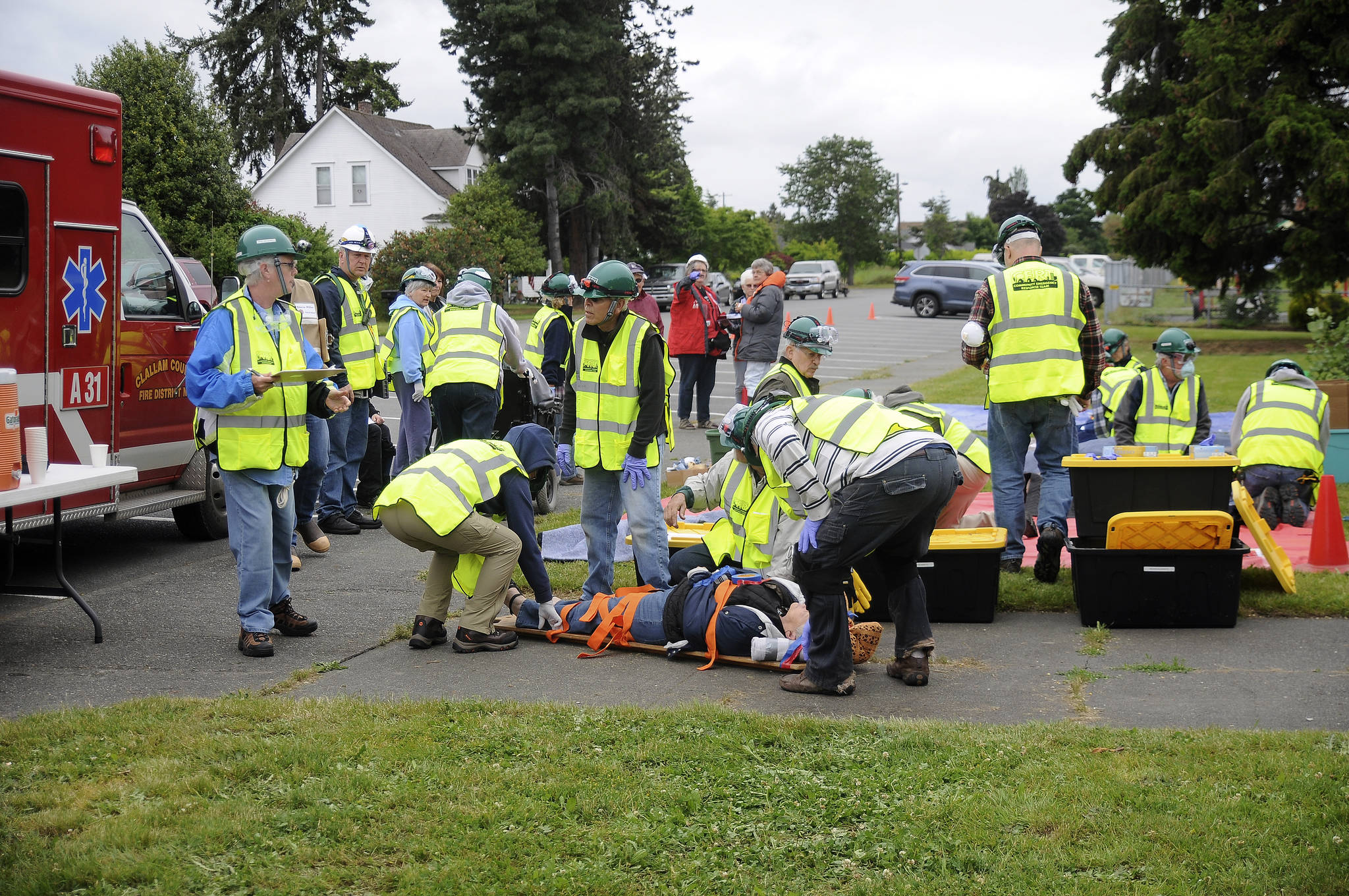 Community Emergency Response Team members treat “victims” of an earthquake during Saturday’s drill. (Michael Dashiell/Olympic Peninsula News Group)