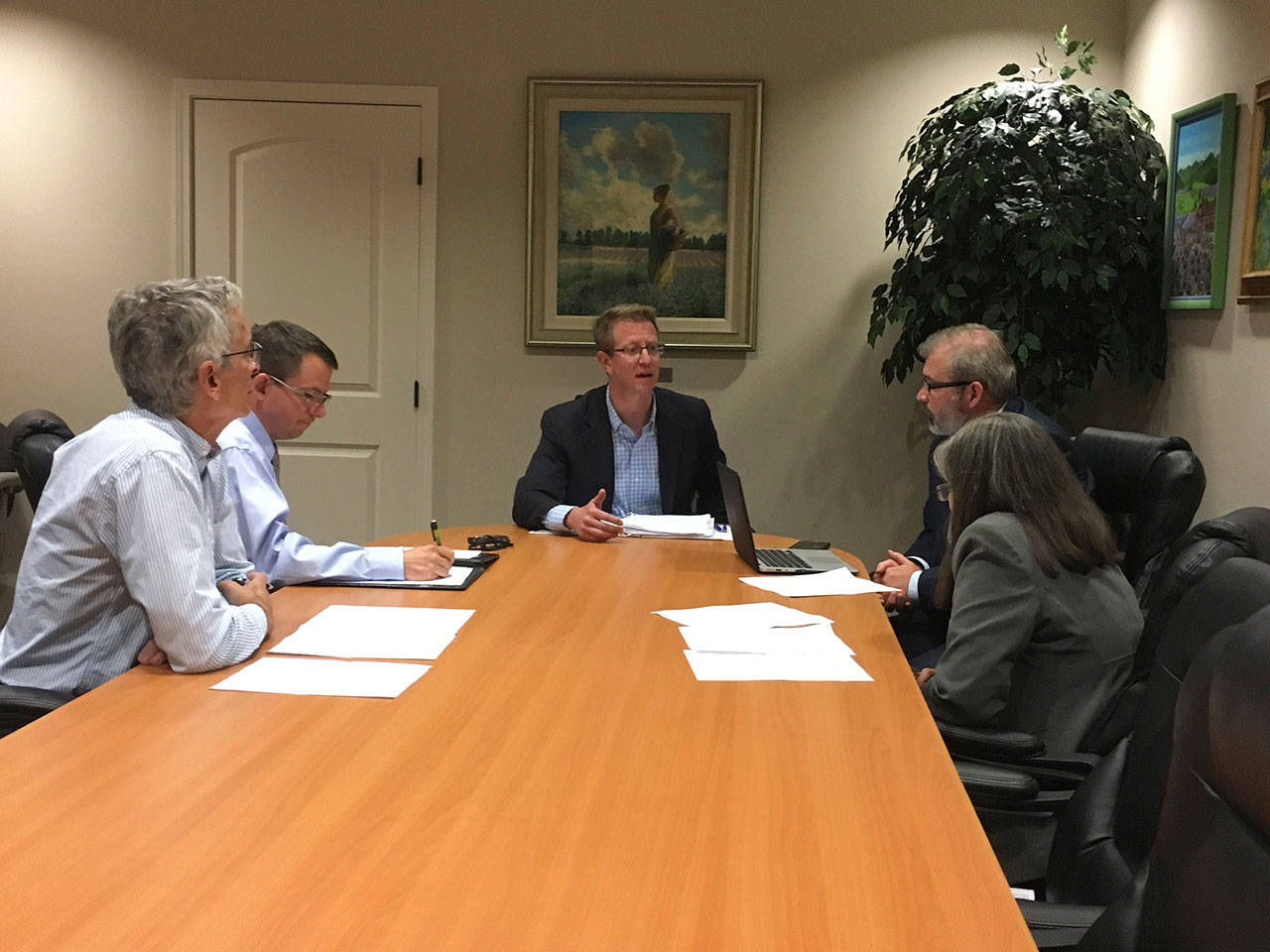 U.S. Rep. Derek Kilmer, center, speaks with, from left, PDN Senior Staff Writer Paul Gottlieb, Sequim Gazette Editor Michael Dashiell, Publisher Terry R. Ward and PDN Executive Editor Leah Leach at the Sequim Gazette’ offices. (Matthew Nash/Olympic Peninsula News Group)