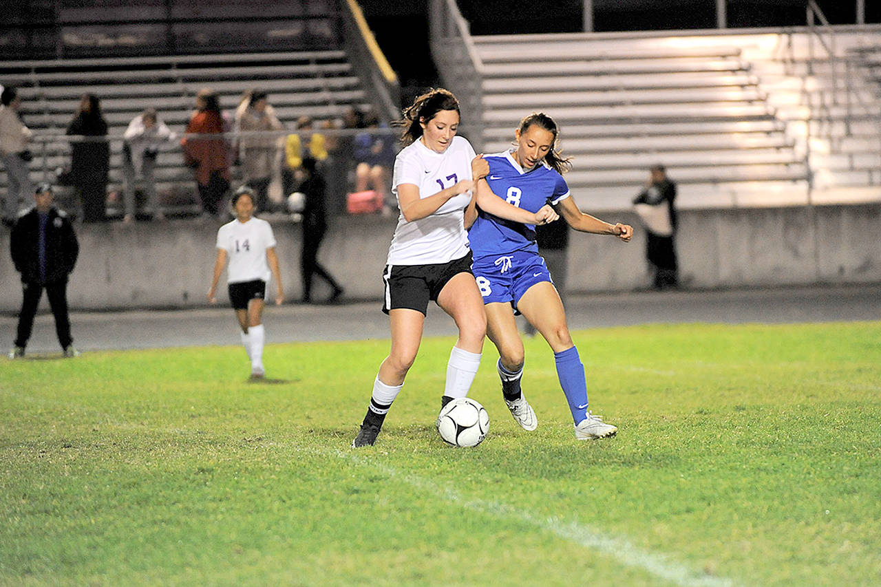 Matthew Nash/Olympic Peninsula News Group Sequim’s Adare McMinn, left, battles with Bremerton’s Abigail Dubeau for possession during the Wolves’ 1-0 win over the Knights.