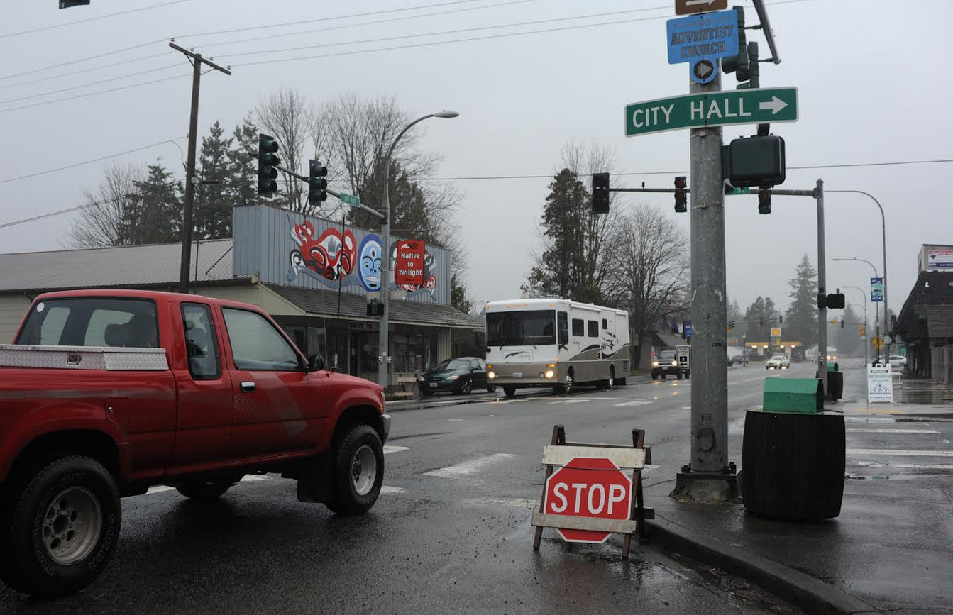 Street signals were dead at the 4-way stop at Forks Avenue and Division Street in downtown Forks after power went out at about 3 p.m. today. (Lonnie Archibald/for Peninsula Daily News)