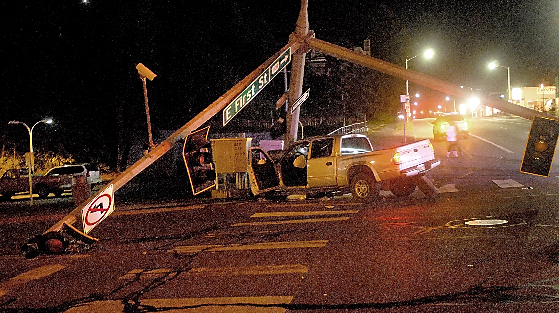A traffic signal at one of Port Angeles' most important intersections — Lincoln and First streets — lies on the ground after a pickup truck plowed into it Sunday evening. (Keith Thorpe/Peninsula Daily News)
