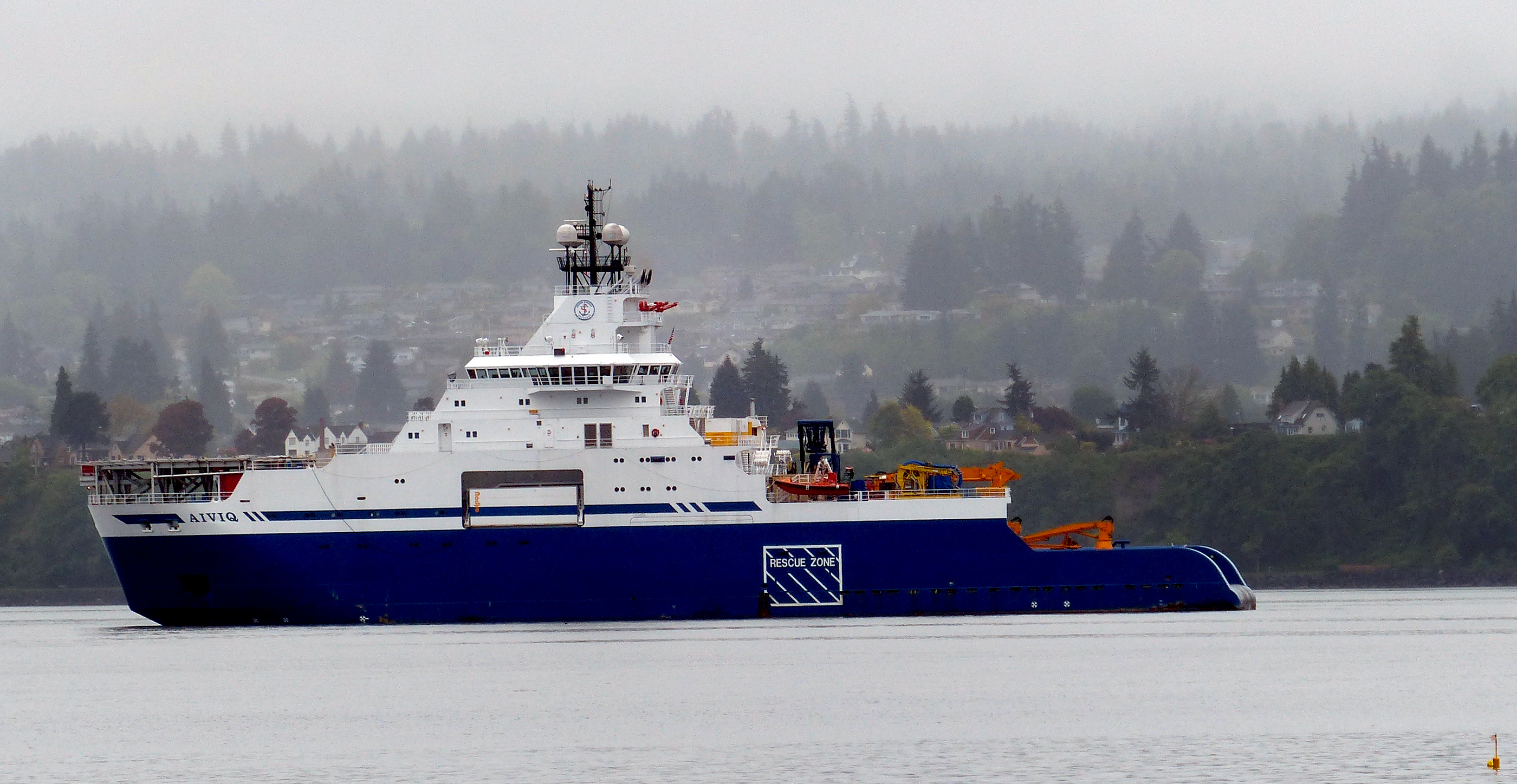The Shell Oil-leased Aiviq sits anchored in Port Angeles Harbor after the big rig Polar Pioneer took off for Seattle on Thursday. The icebreaker tug supply vessel later joined the flotilla at the Port of Seattle. (David G. Sellars/for Peninsula Daily News)