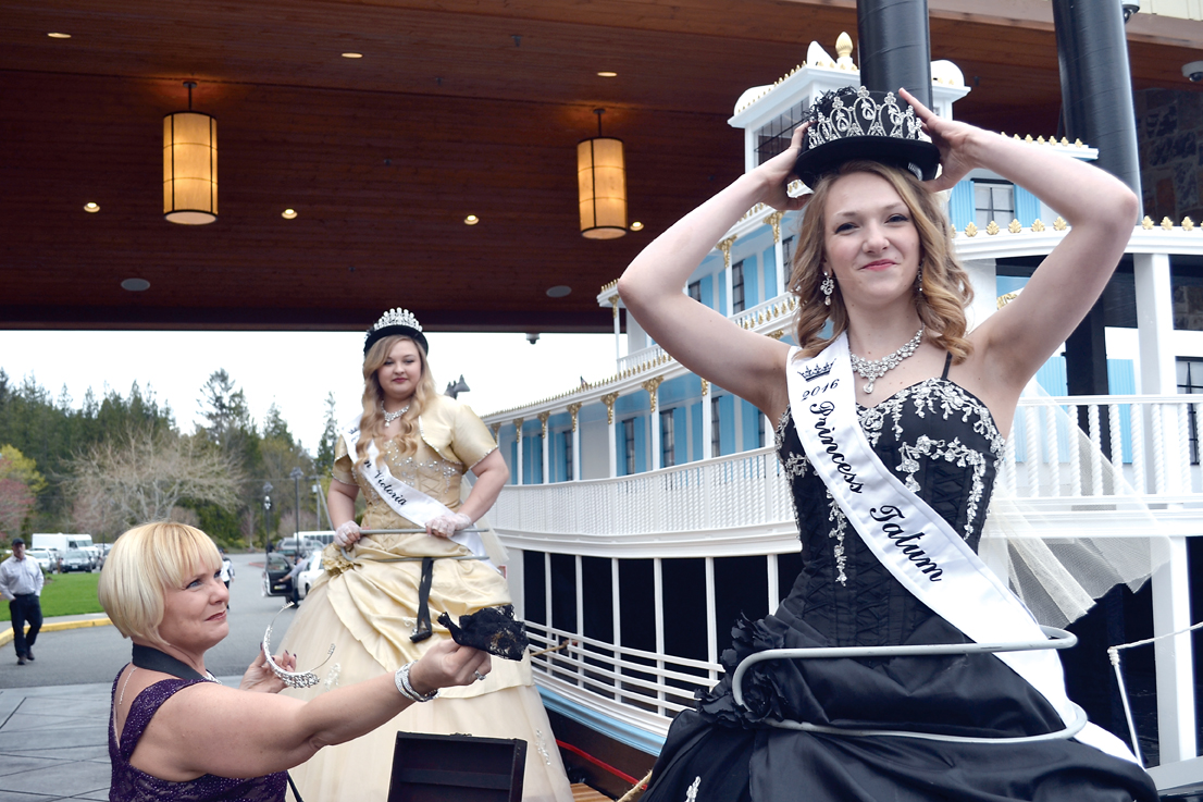 Royalty mom Lynn Horton helps Queen Victoria Hall