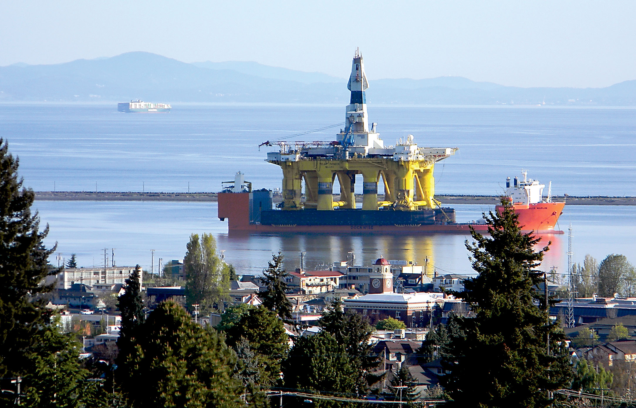 The offshore oil rig Polar Pioneer