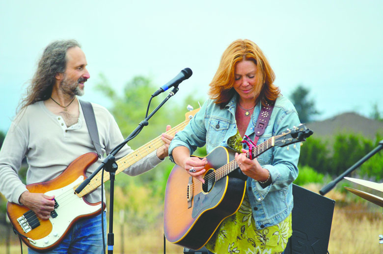 Joy in Mudville's bassist Paul Stehr-Green and singer-guitarist Kim Trenerry. Diane Urbani de la Paz/Peninsula Daily News