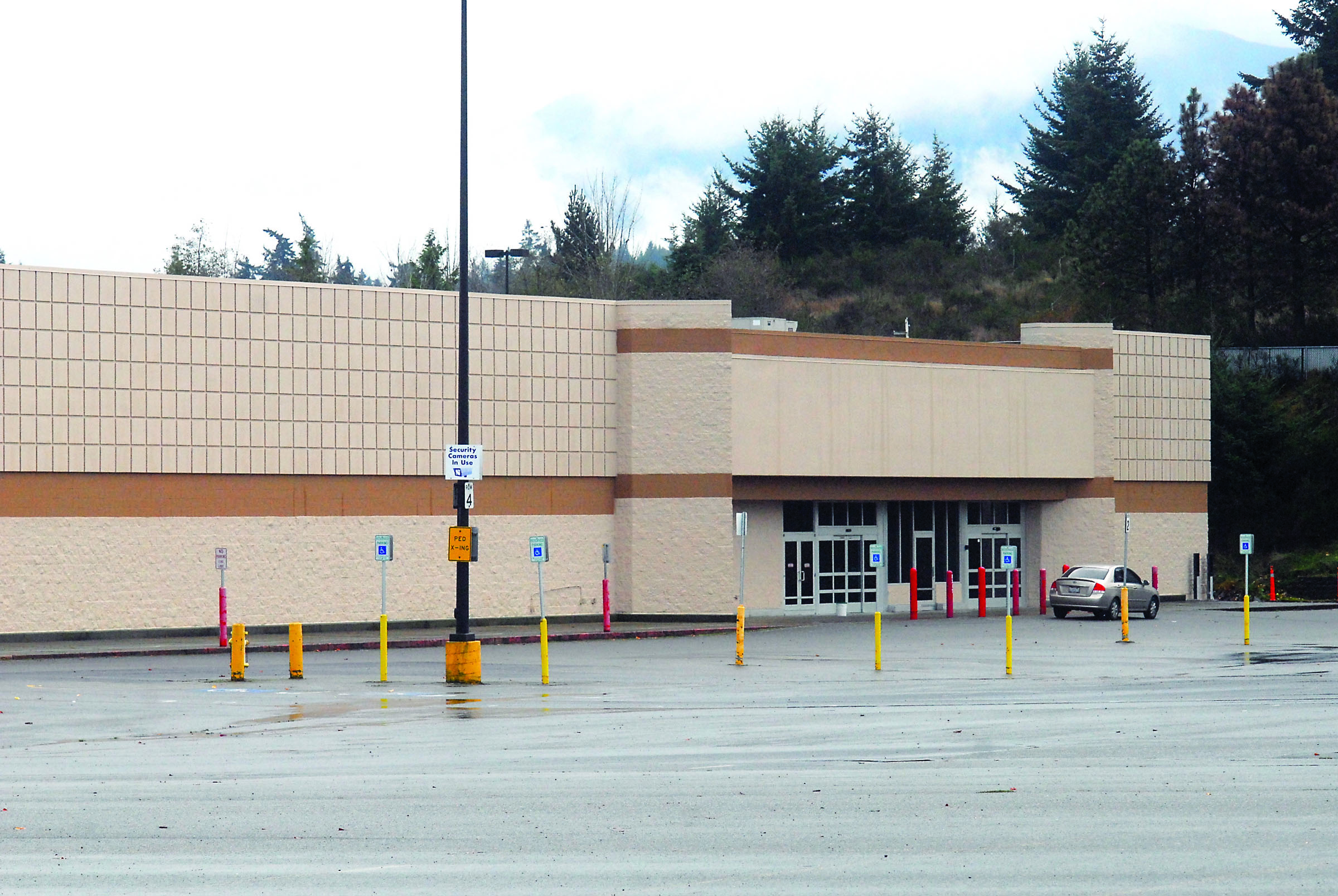 The former Port Angeles Walmart store in east Port Angeles. — Keith Thorpe/Peninsula Daily News