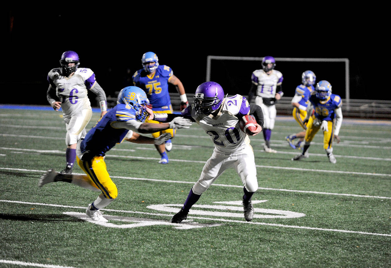 PREP FOOTBALL: Sequim hangs with Fife through three quarters; Forks ...