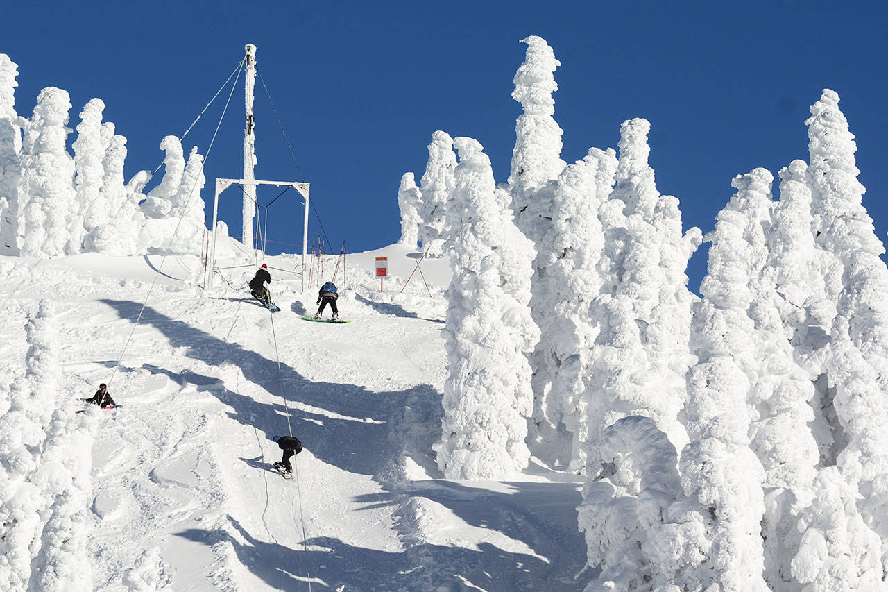 Snowboarders use a rope tow at Hurricane Ridge in 2016. (Jesse Major/Peninsula Daily News)