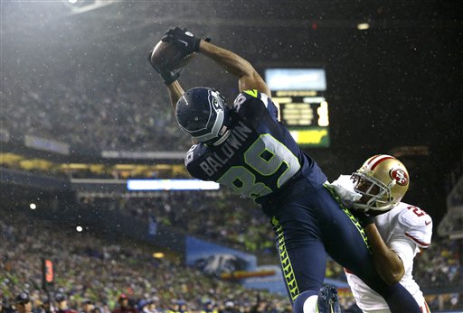 Seattle Seahawks' Doug Baldwin (89) comes down with a touchdown catch past the defense of San Francisco 49ers' Carlos Rogers in the second half of tonight's game at CenturyLink Field. Elaine Thompson/The Associated Press