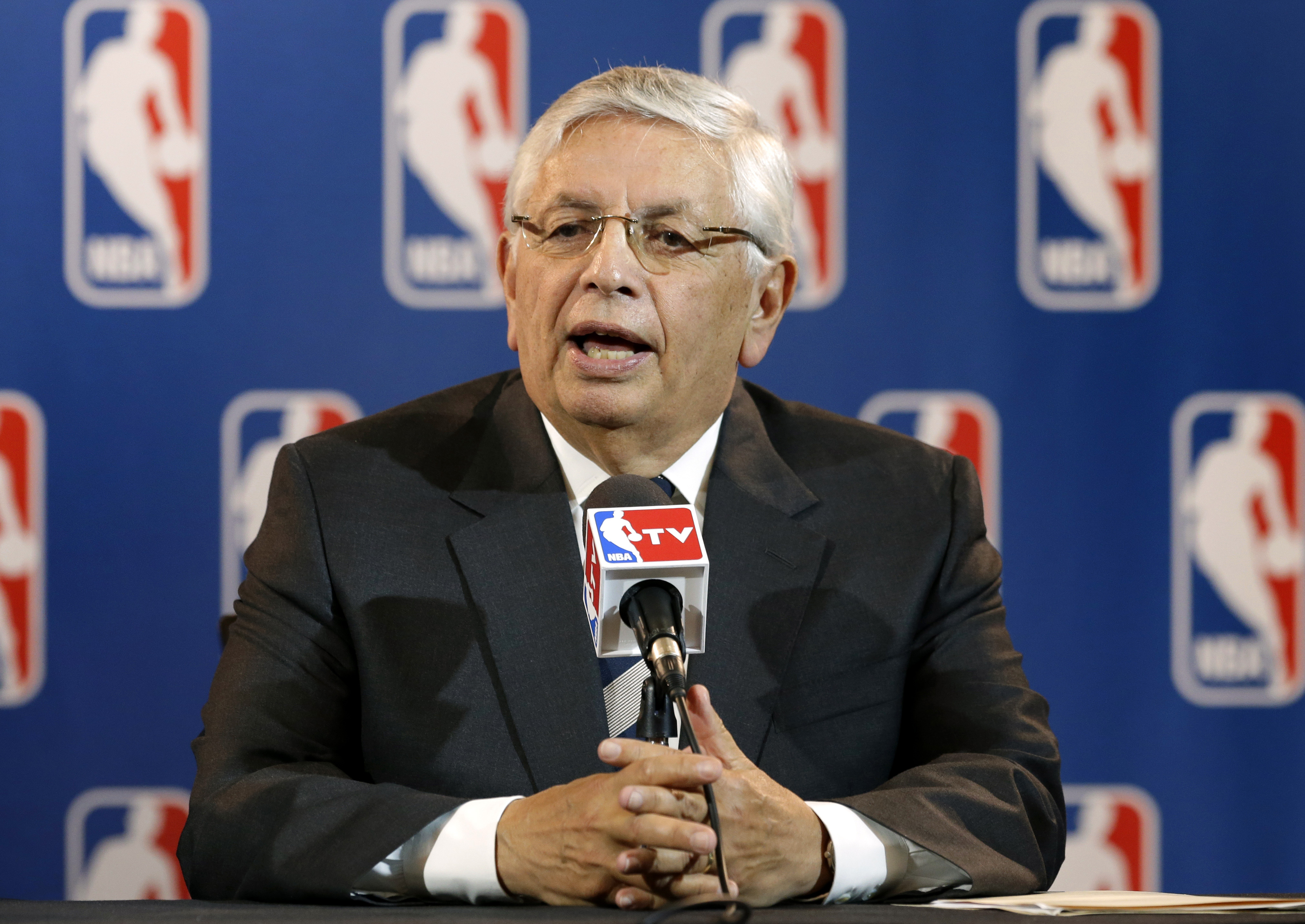 Sacramento Kings owners reach deal to sell team to local investors