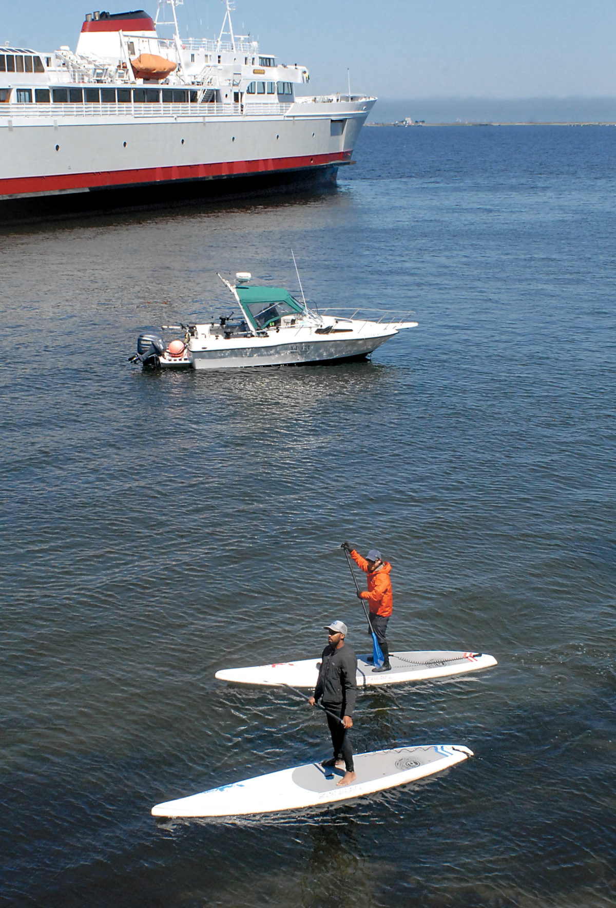 Victoria paddleboard riders make it across Strait of Juan de Fuca to