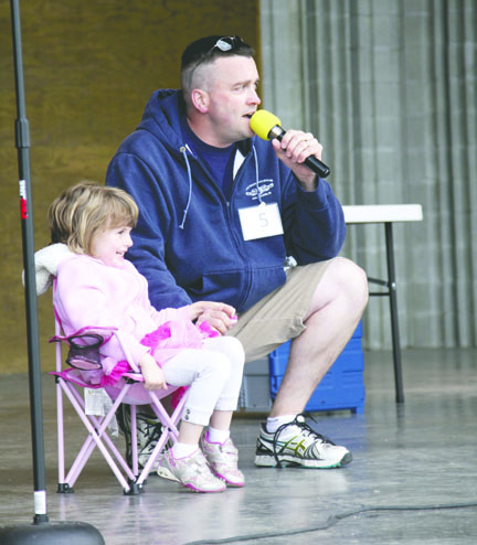 Jon Wall of Sequim sings George Strait's “The Chair” while his daughter