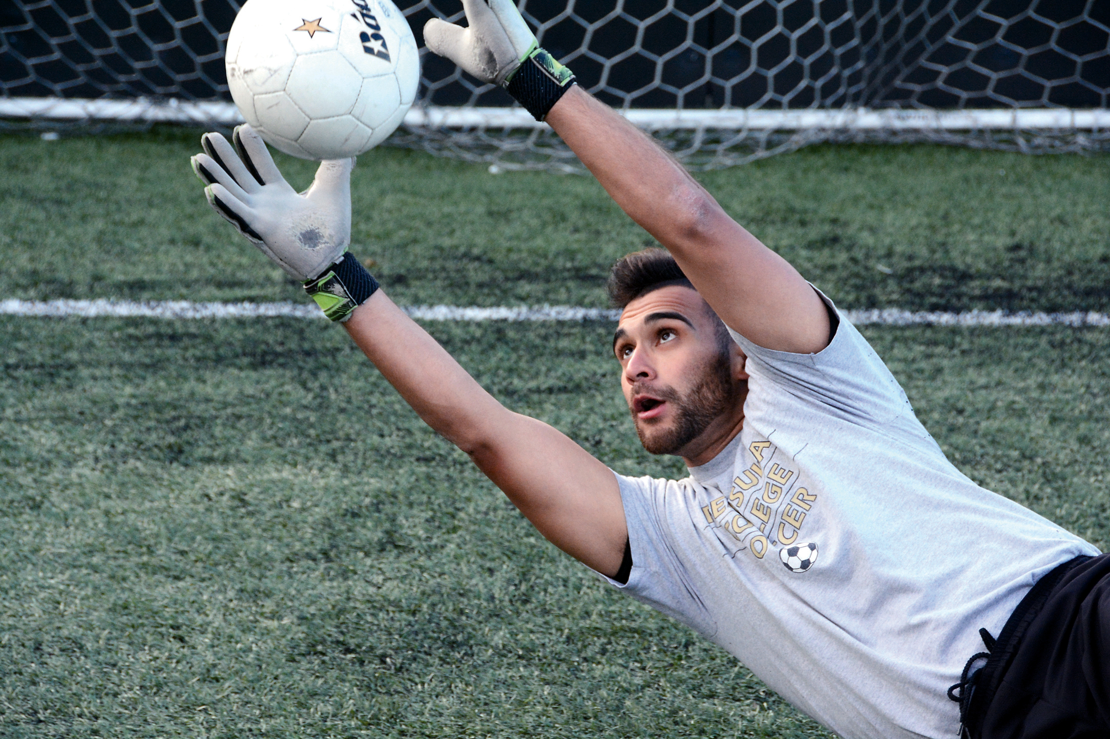 Peninsula College goalkeeper Angel Guerra
