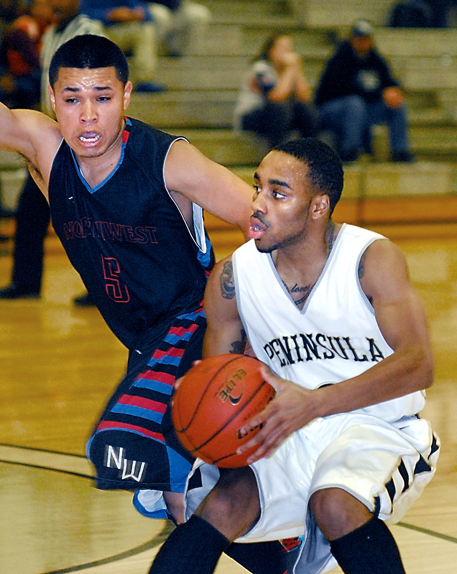 COLLEGE BASKETBALL McKinney scores 27 as Peninsula College opens