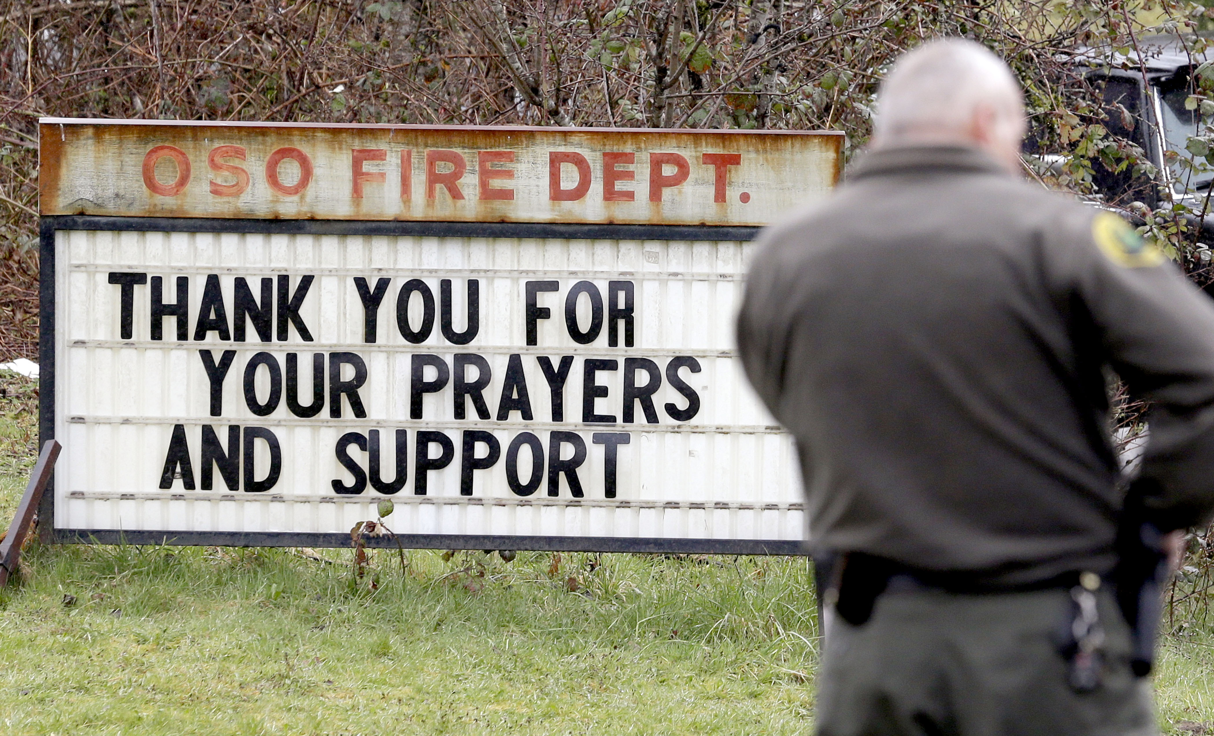 A sign outside the fire station in Oso on Thursday thanks people for support in the wake of the deadly mudslide. — Photo by Elaine Thompson/The Associated Press