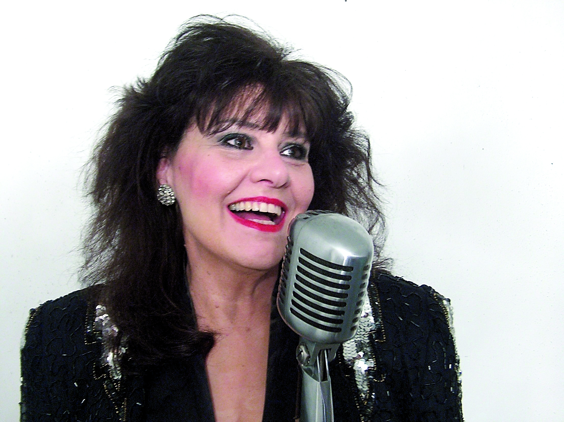 Maia Santell will bring her band