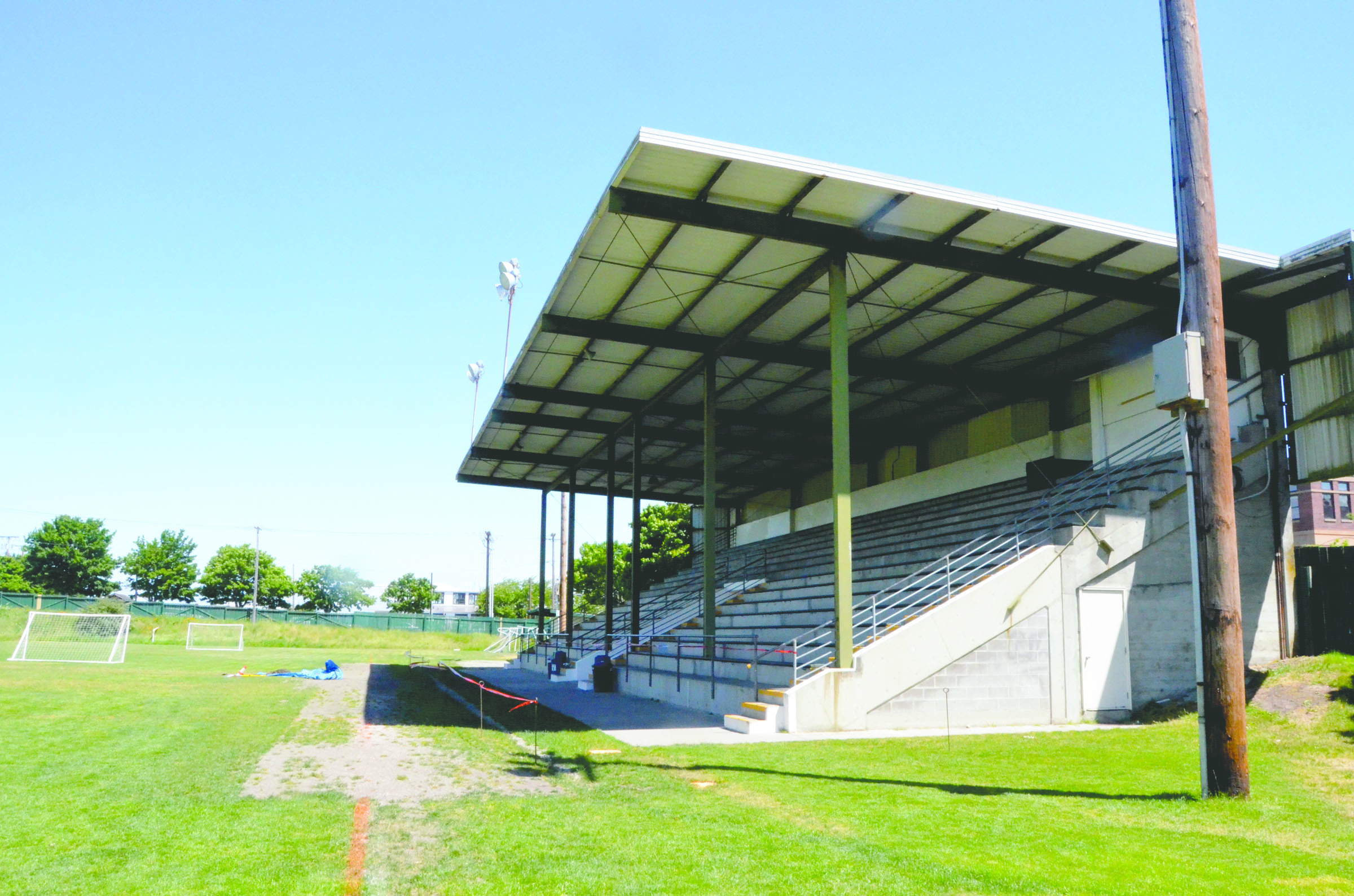 The Memorial Field roof in Port Townsend should be condemned