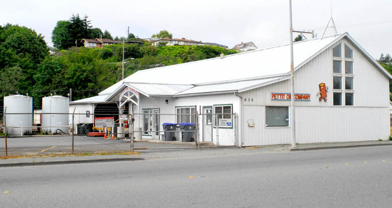 The Port Angeles offices of Pettit Oil remain shuttered Saturday after the company declared bankruptcy and ceased operations in January. Keith Thorpe/Peninsula Daily News