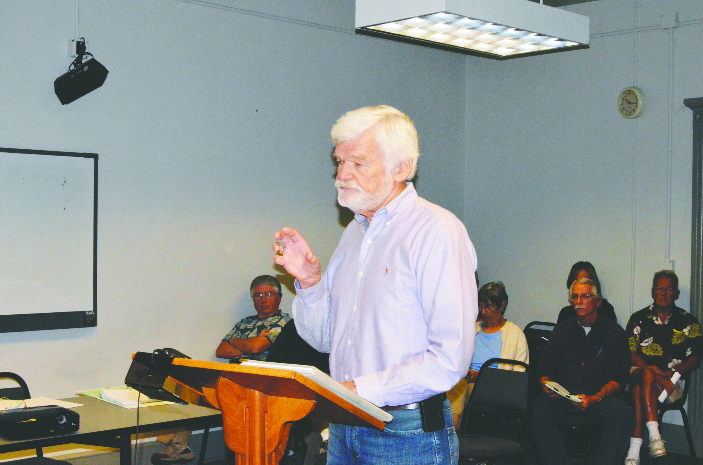 David Reed of Port Ludlow addresses the Jefferson County Commissioners on Monday in favor of establishing a no-shooting zone. — Charlie Bermant/Peninsula Daily News